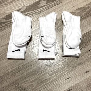 Brand new pack of 3 white Nike basketball socks